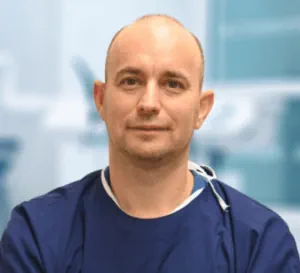 Dr Zoltan Nyaradi, Cofondateur et Chirurgien Oral et Maxillo-facial de ReadYourLab